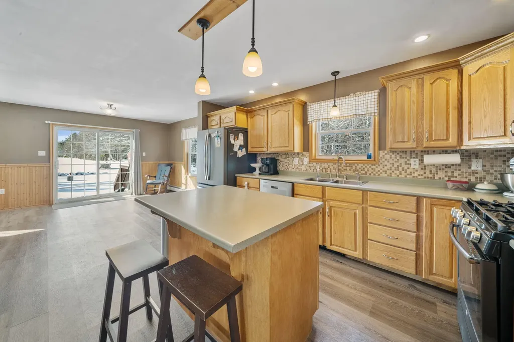 7 Ellingwood Drive Glenburn ME 04401
