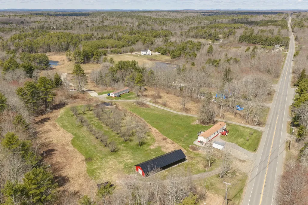 704 Gardiner Road Wiscasset ME 04578