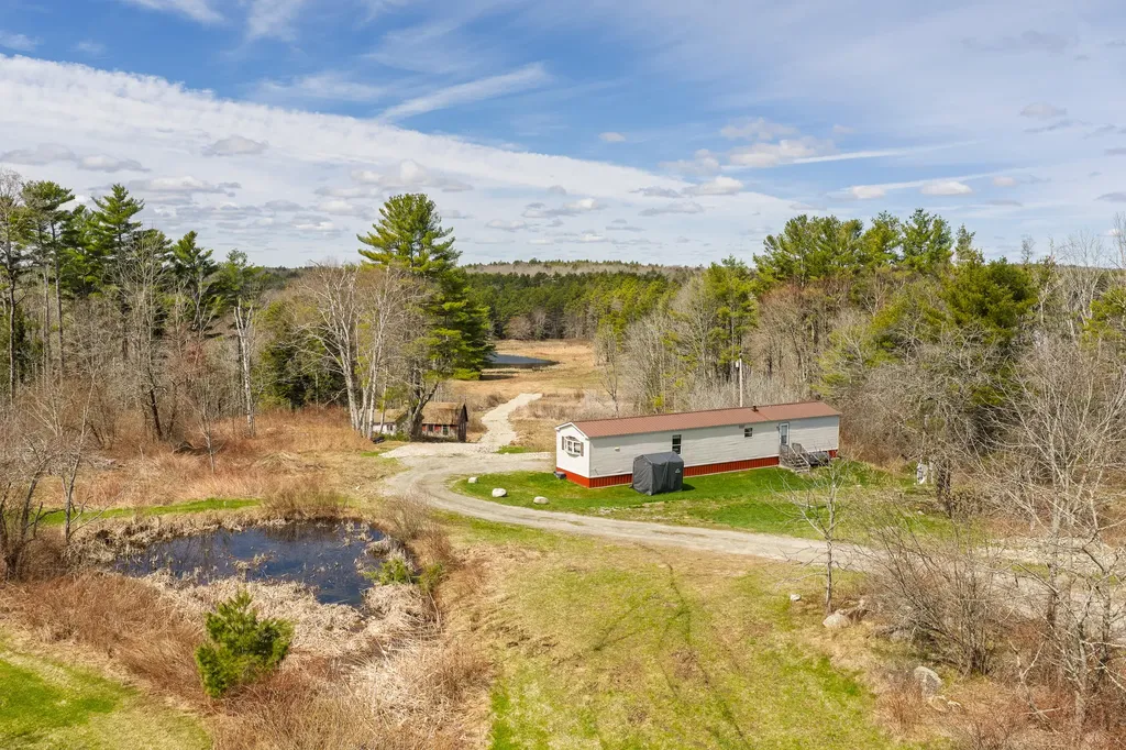 704 Gardiner Road Wiscasset ME 04578