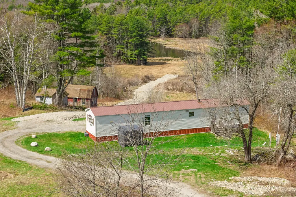 704 Gardiner Road Wiscasset ME 04578