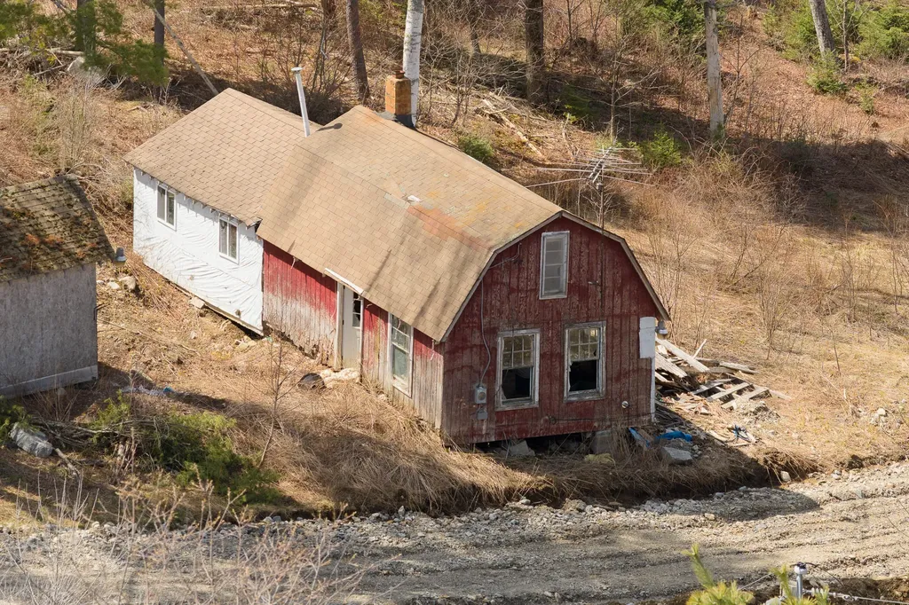 704 Gardiner Road Wiscasset ME 04578