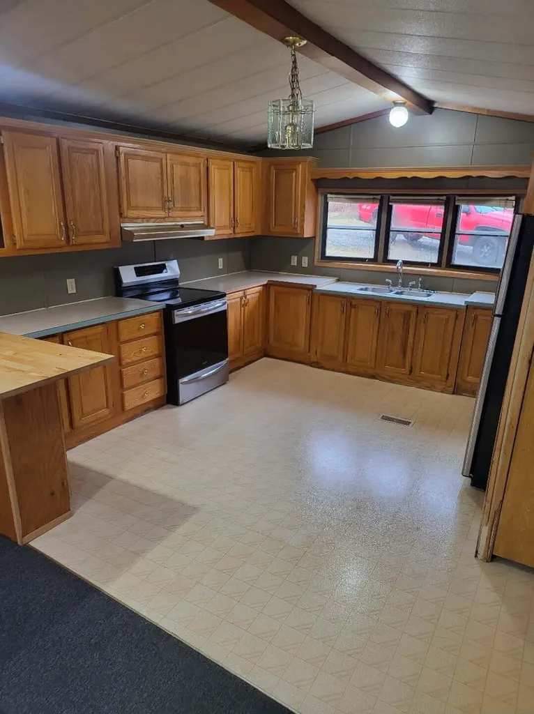 704 Gardiner Road Wiscasset ME 04578