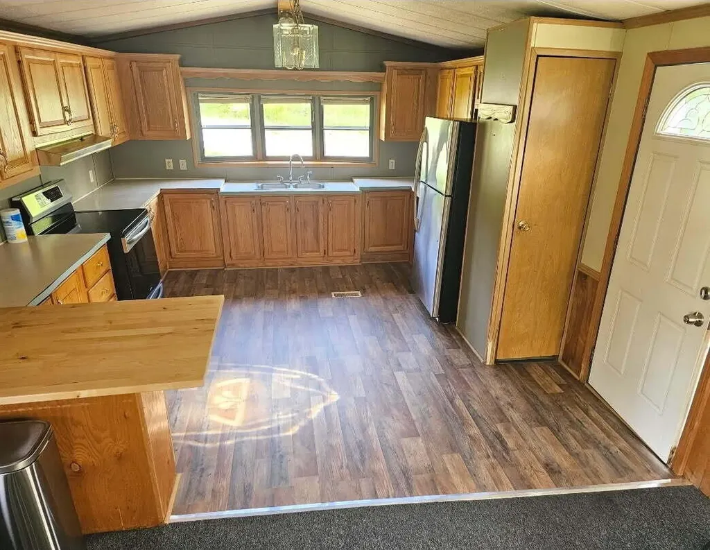 704 Gardiner Road Wiscasset ME 04578