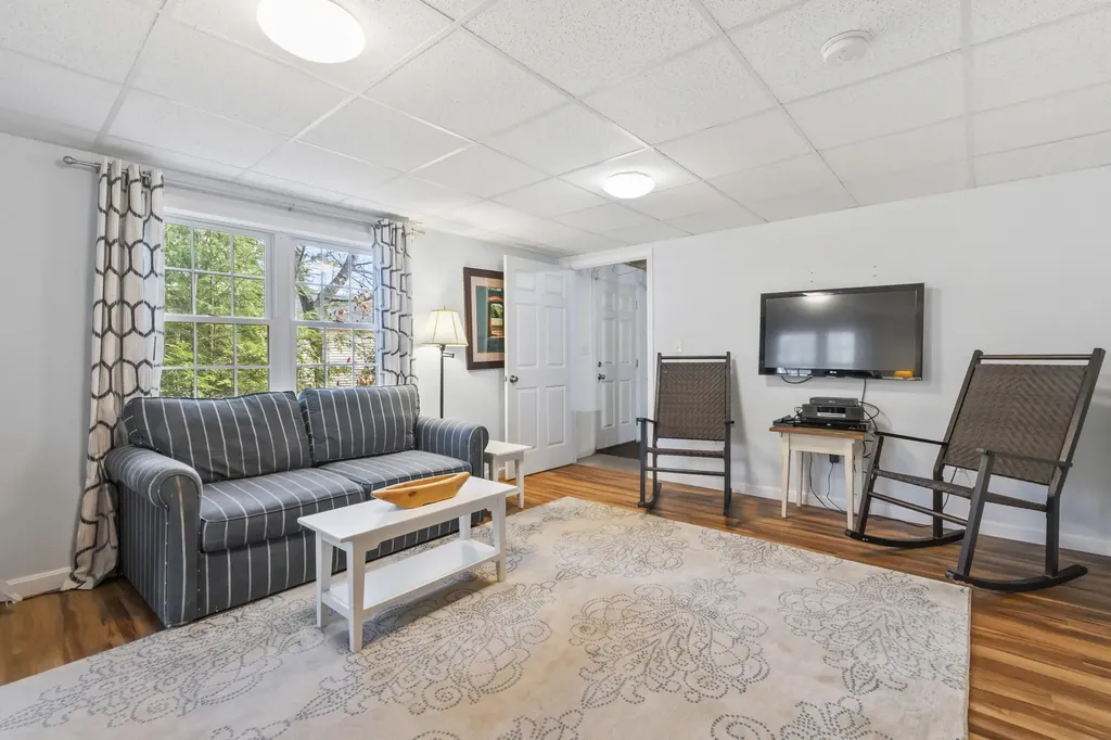 31 Beacon Street Extension York ME 03909