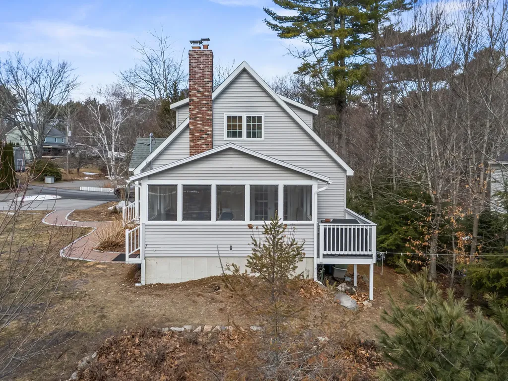 31 Beacon Street Extension York ME 03909