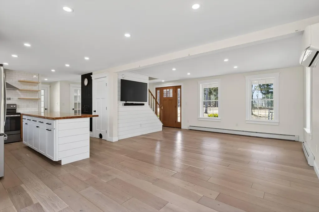 12 W 2nd Street North Berwick ME 03906
