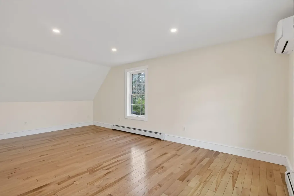 12 W 2nd Street North Berwick ME 03906