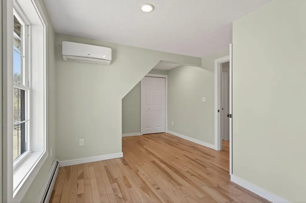 12 W 2nd Street North Berwick ME 03906