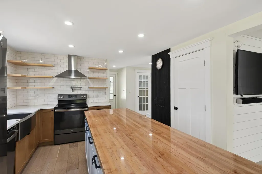 12 W 2nd Street North Berwick ME 03906
