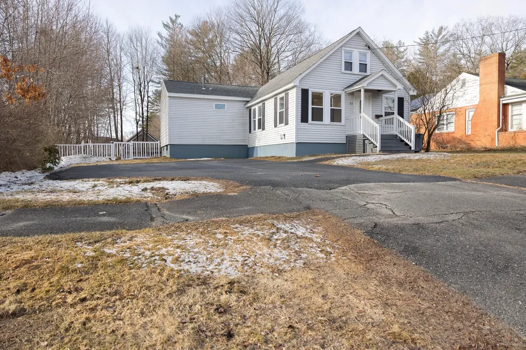 82 Oakland Street Waterville ME 04901