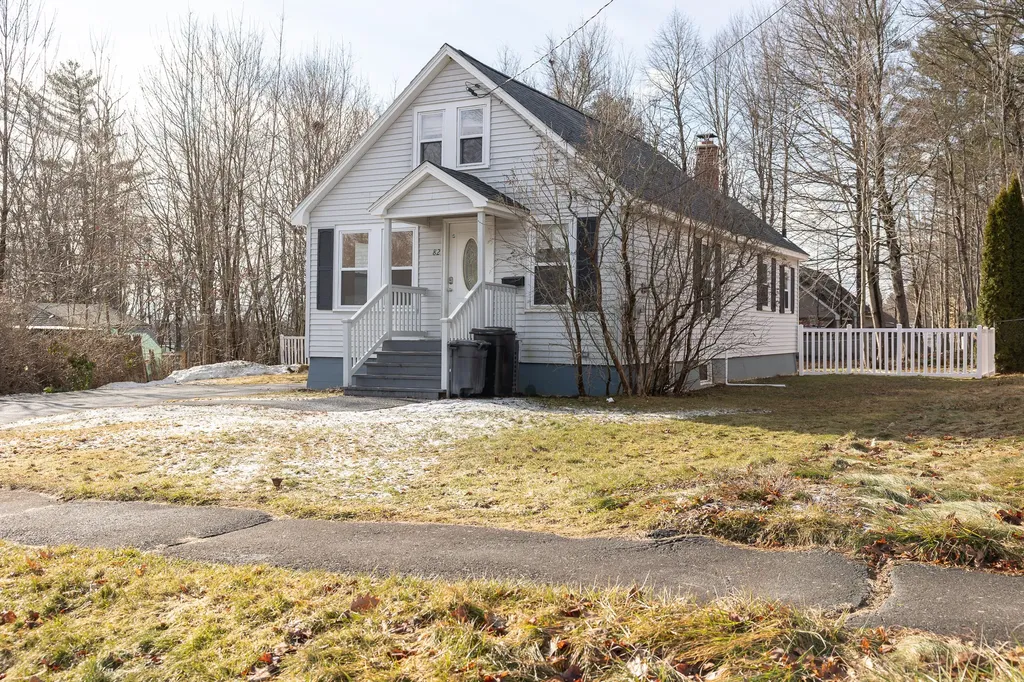 82 Oakland Street Waterville ME 04901