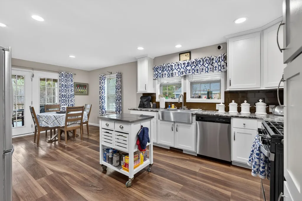 33 Sandalwood Circle Kittery ME 03904