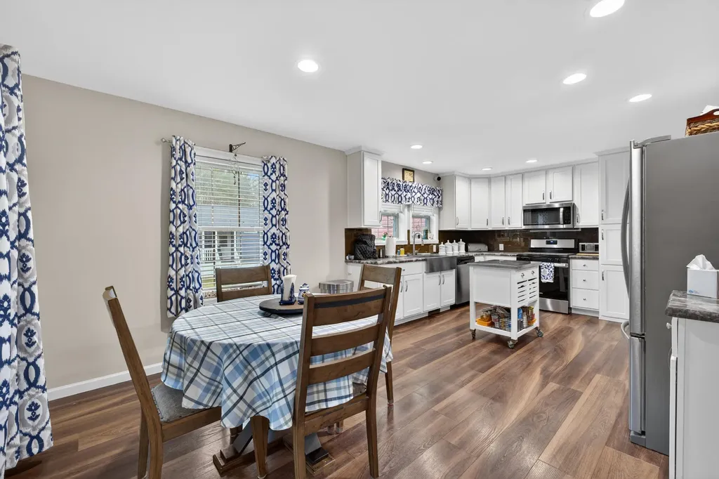 33 Sandalwood Circle Kittery ME 03904