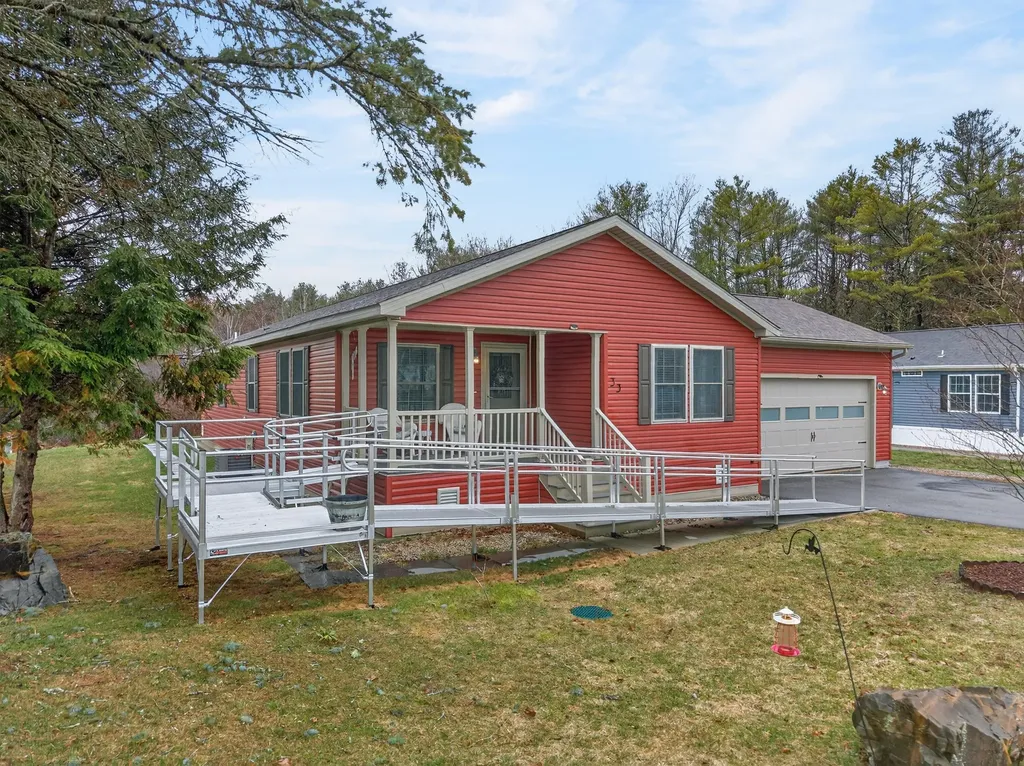 33 Sandalwood Circle Kittery ME 03904