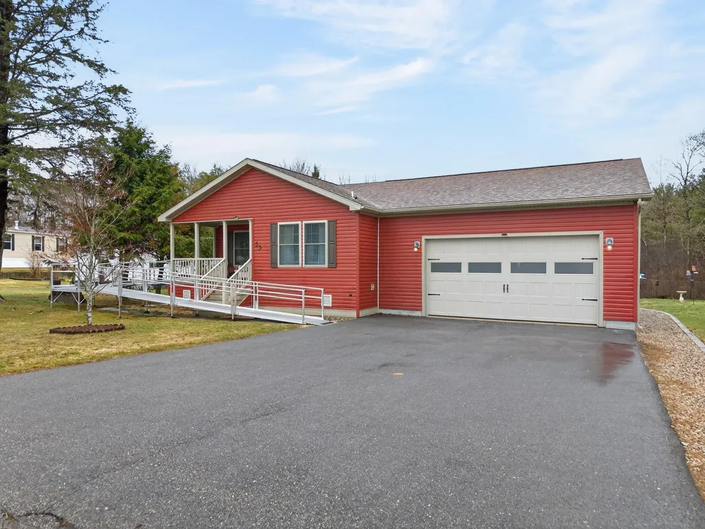 33 Sandalwood Circle Kittery ME 03904