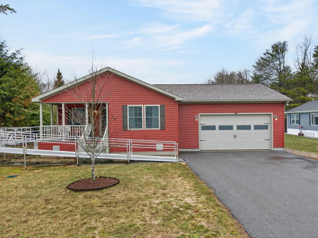 33 Sandalwood Circle Kittery ME 03904