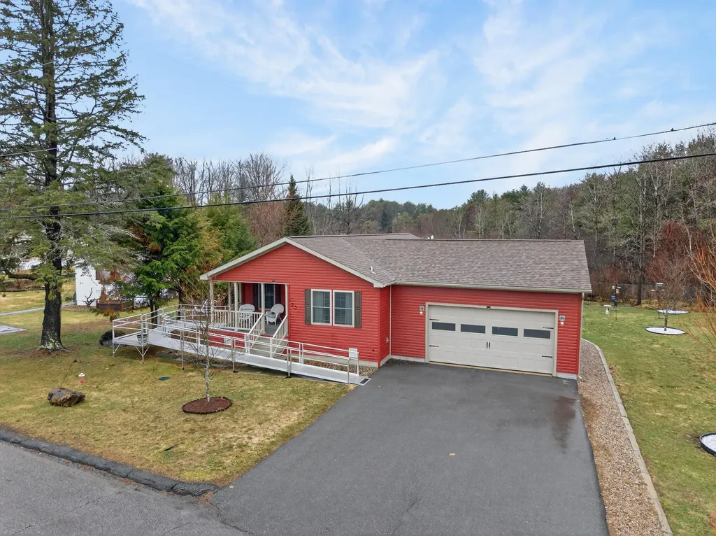33 Sandalwood Circle Kittery ME 03904