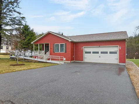 33 Sandalwood Circle Kittery ME 03904