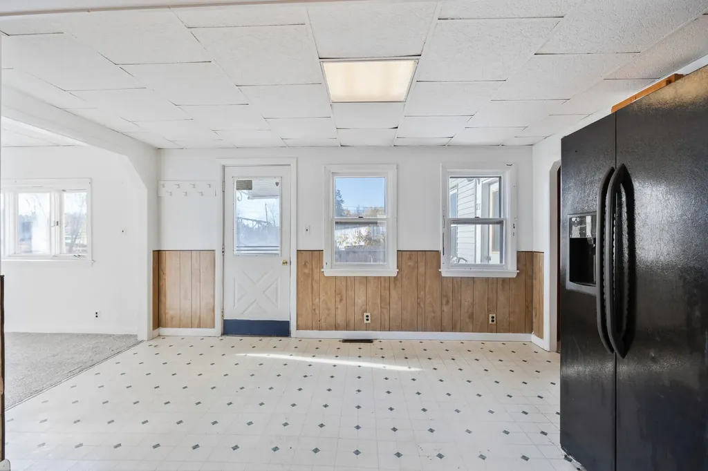 21 Water Street Clinton ME 04927