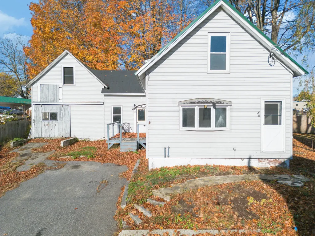 21 Water Street Clinton ME 04927