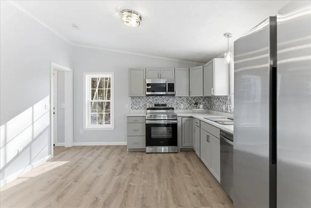27 Meadow Lane Sabattus ME 04280