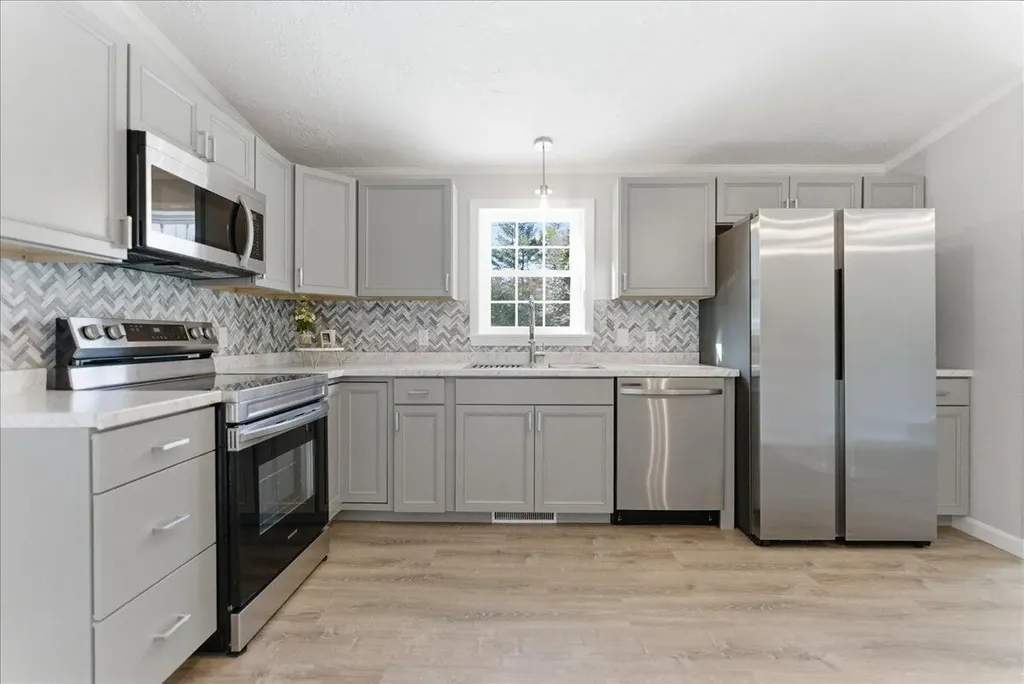 27 Meadow Lane Sabattus ME 04280