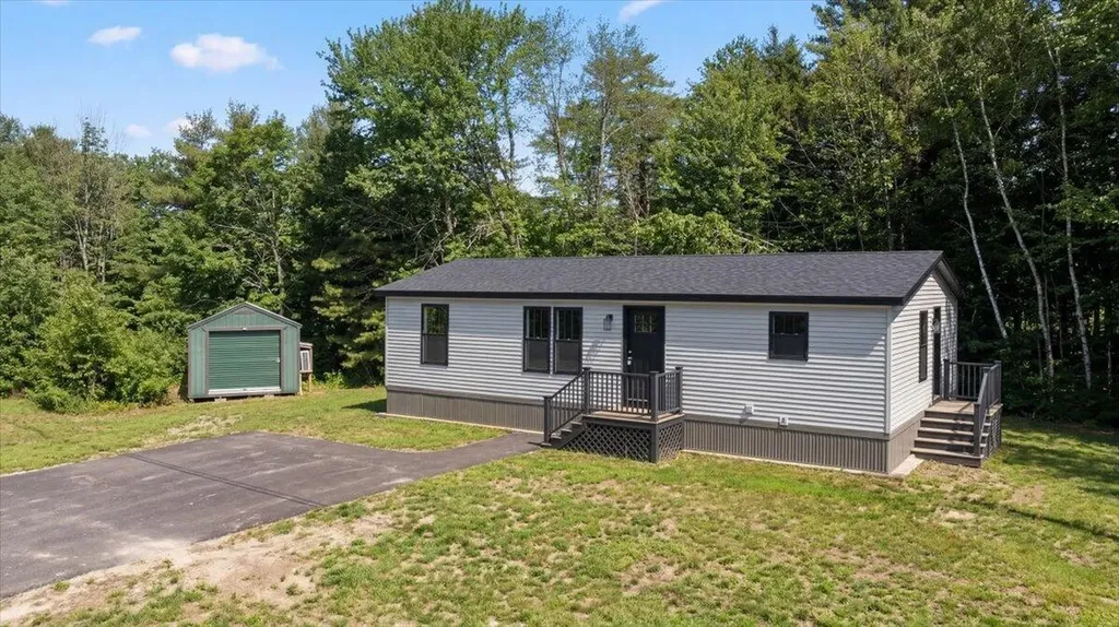 27 Meadow Lane Sabattus ME 04280