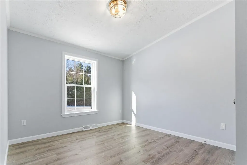 27 Meadow Lane Sabattus ME 04280