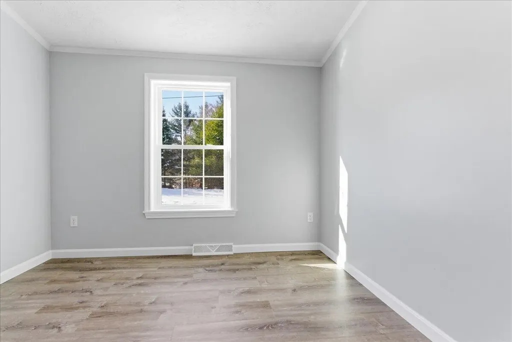 27 Meadow Lane Sabattus ME 04280