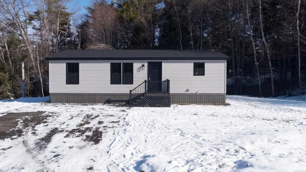 27 Meadow Lane Sabattus ME 04280