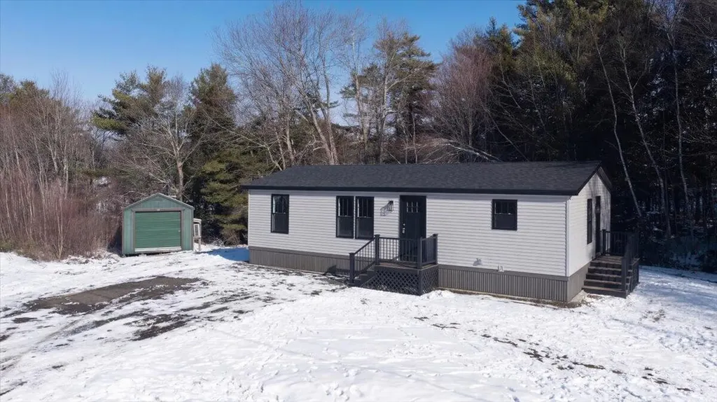 27 Meadow Lane Sabattus ME 04280