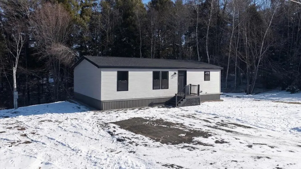 27 Meadow Lane Sabattus ME 04280