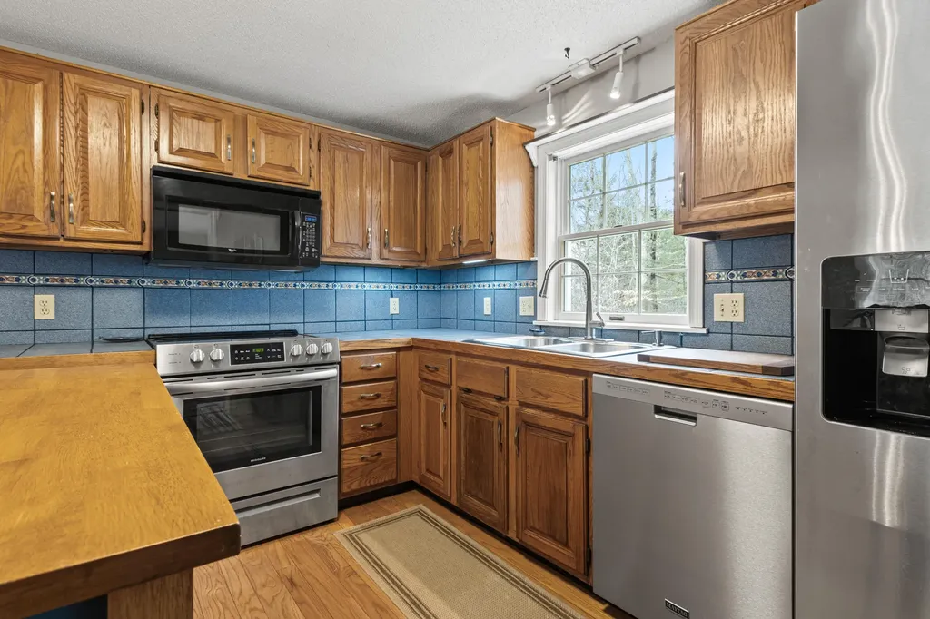 46 Rainbow Farm Road Yarmouth ME 04096