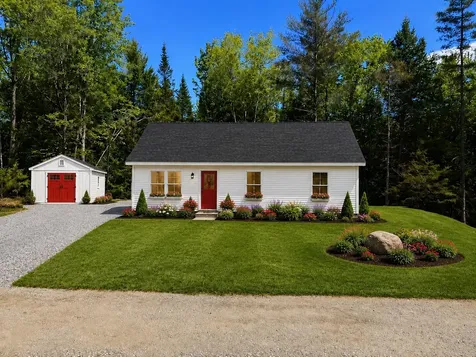 15 Hemlock Lane Pittston ME 04345