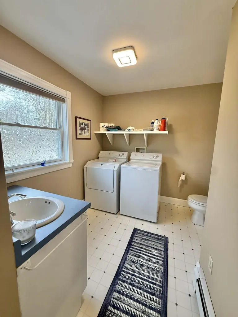 79 S Pleasant Street Bowdoinham ME 04008