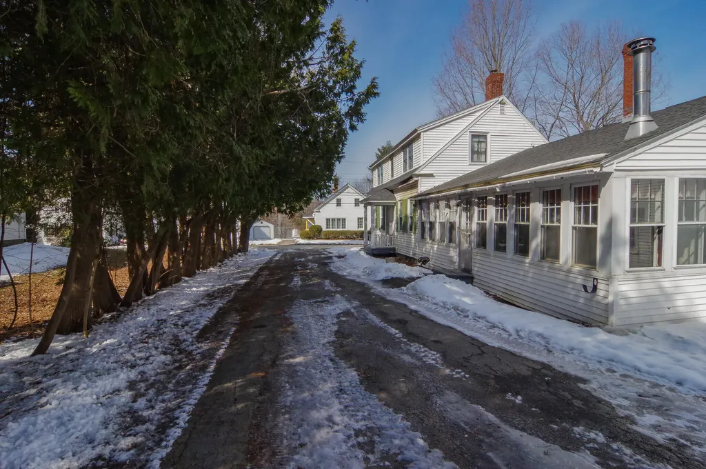 61 Pleasant Street Dexter ME 04930