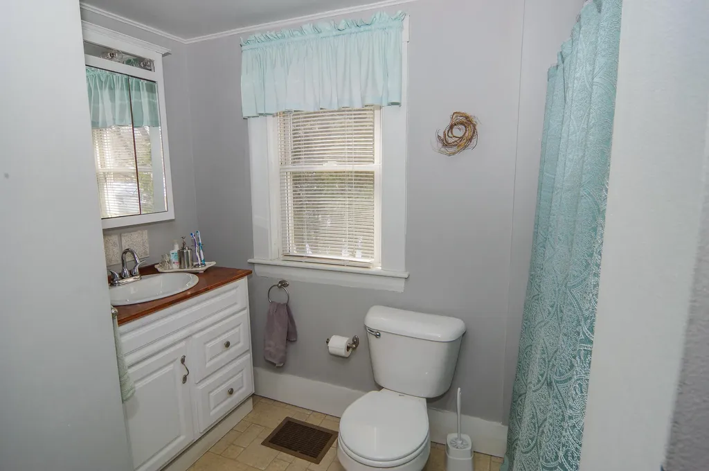 61 Pleasant Street Dexter ME 04930