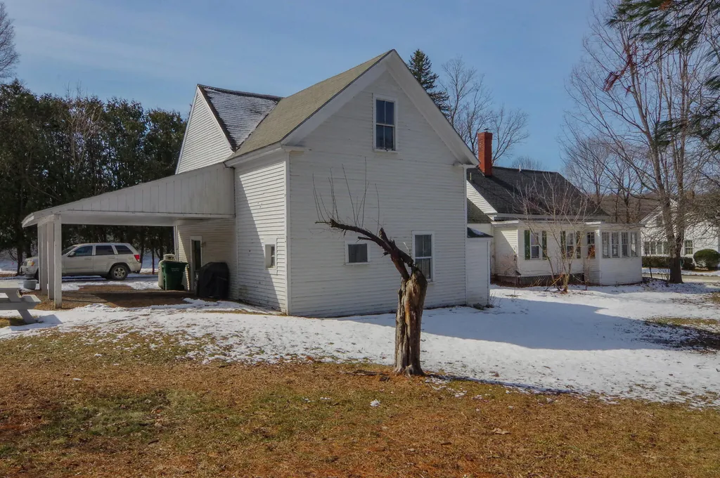 61 Pleasant Street Dexter ME 04930