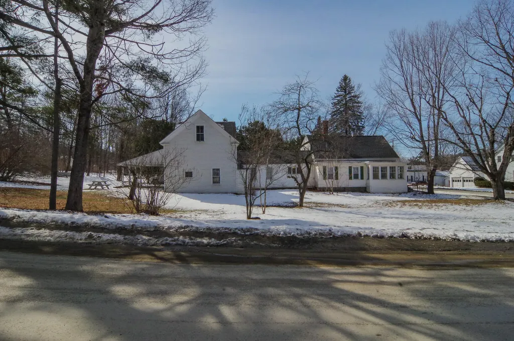 61 Pleasant Street Dexter ME 04930