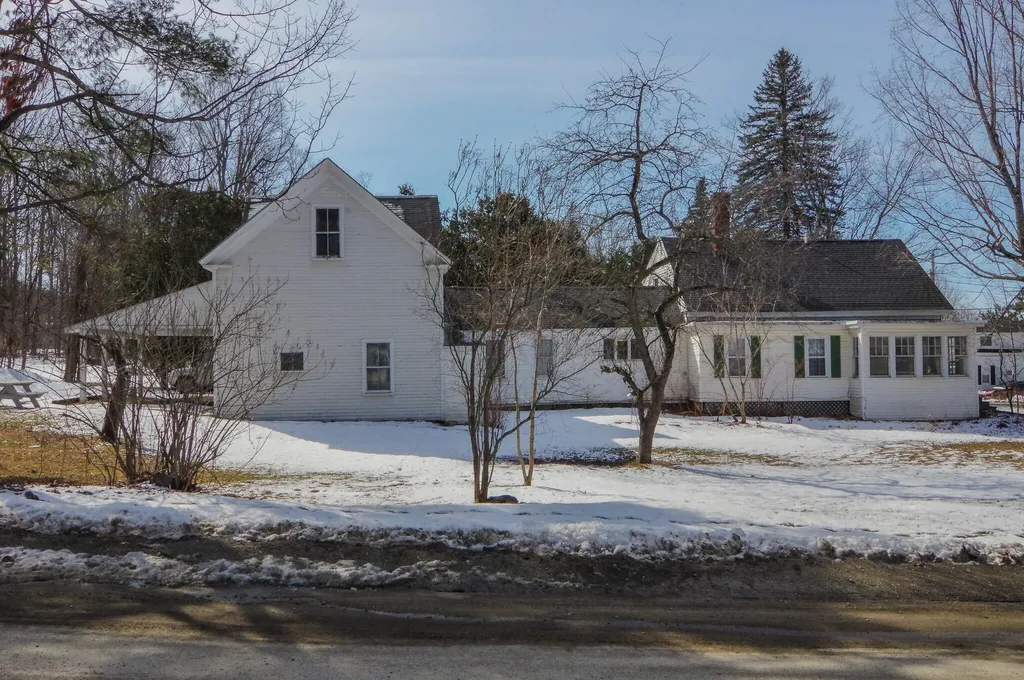 61 Pleasant Street Dexter ME 04930