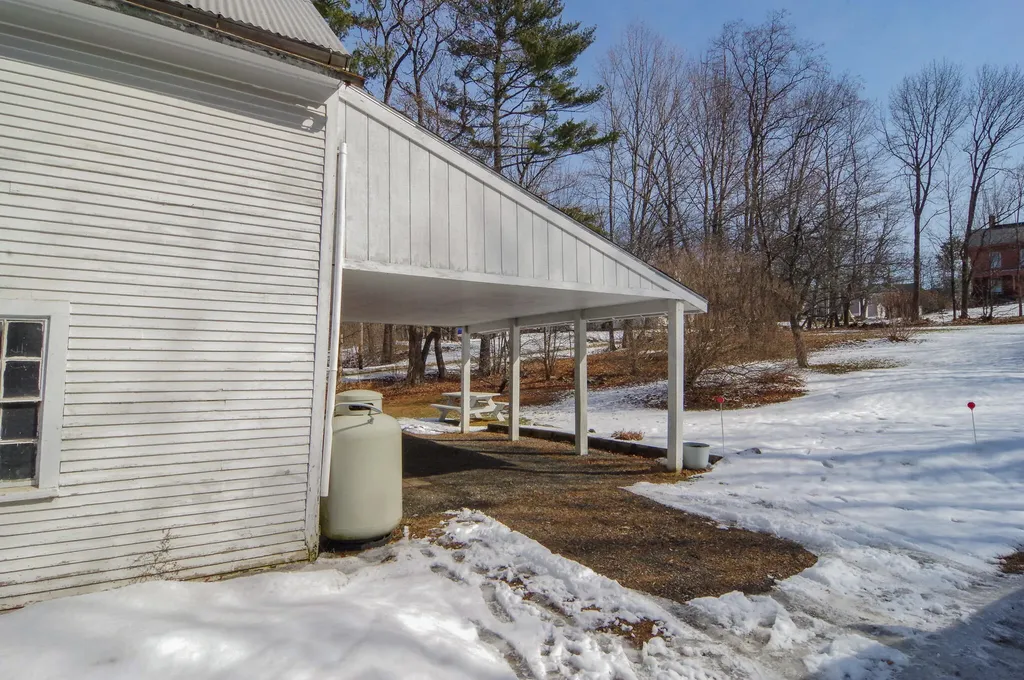 61 Pleasant Street Dexter ME 04930