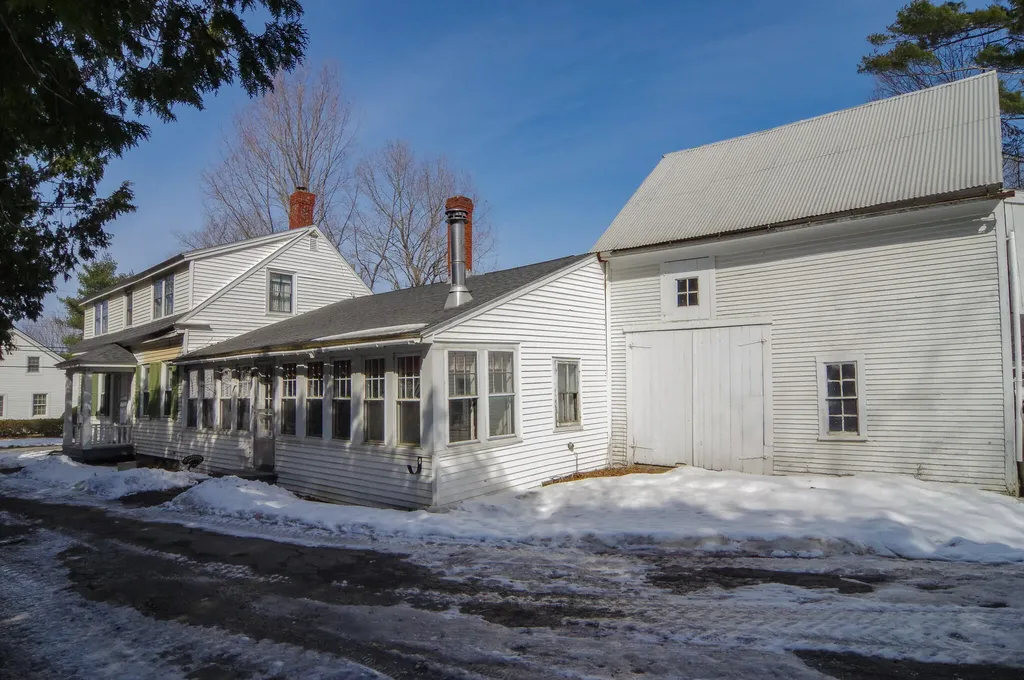 61 Pleasant Street Dexter ME 04930