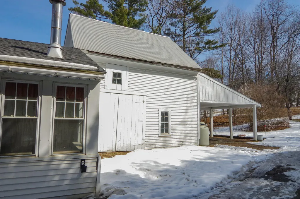 61 Pleasant Street Dexter ME 04930