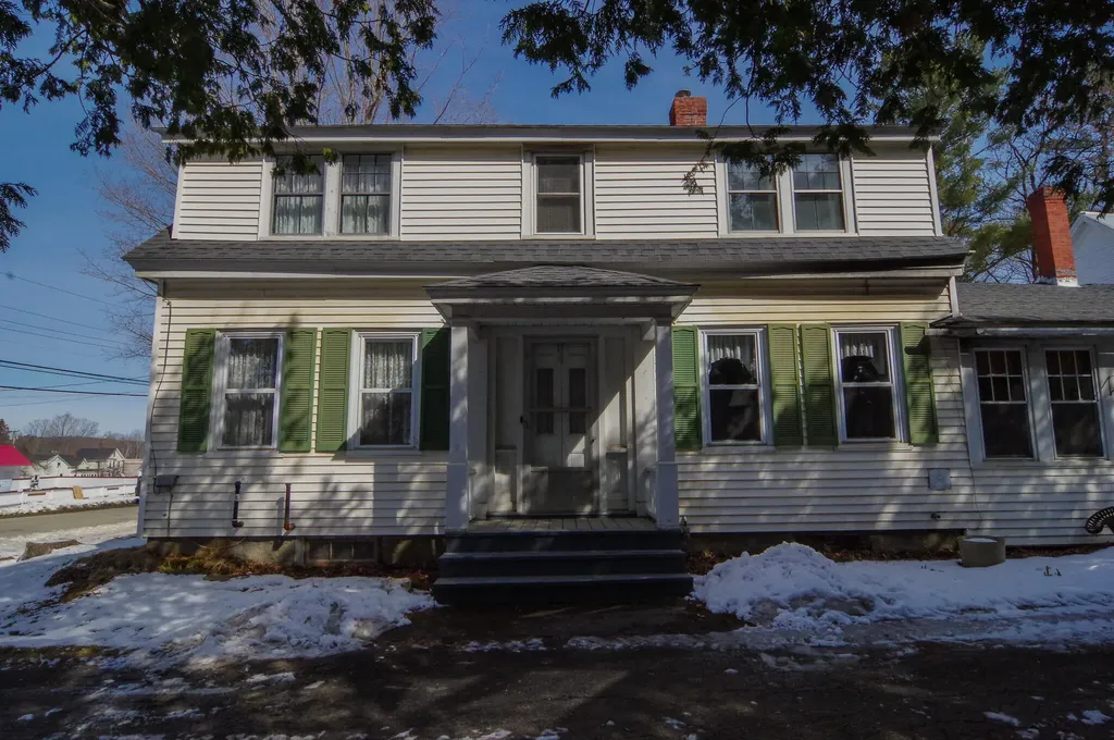 61 Pleasant Street Dexter ME 04930