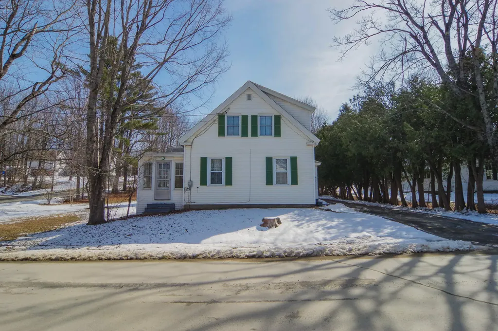 61 Pleasant Street Dexter ME 04930