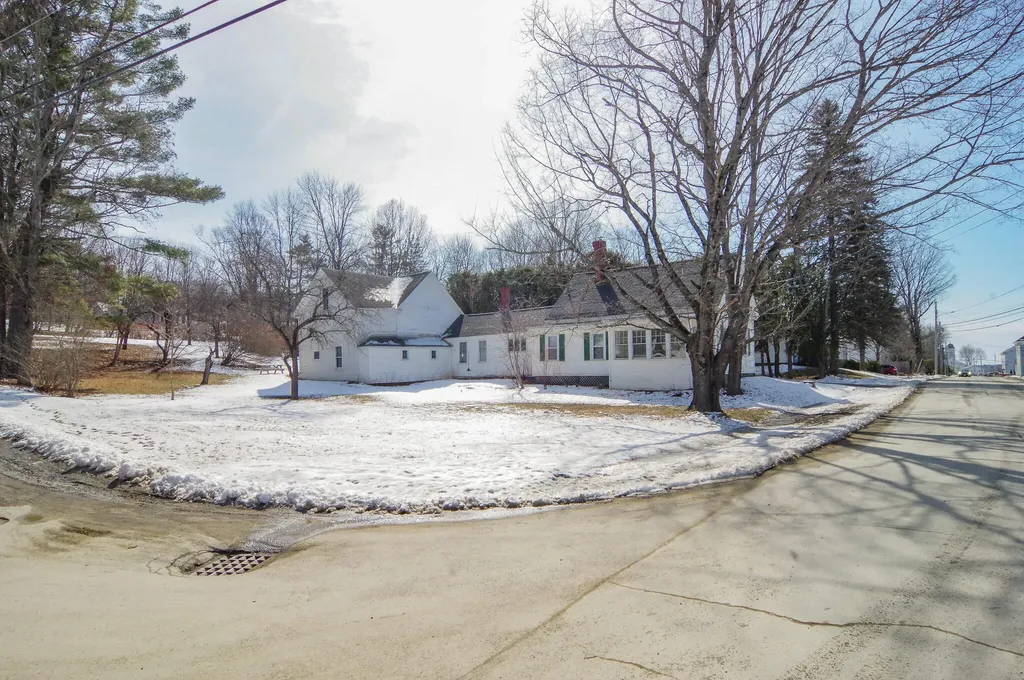 61 Pleasant Street Dexter ME 04930