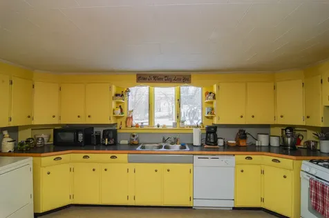 61 Pleasant Street Dexter ME 04930