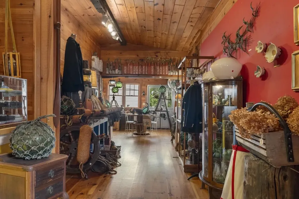 10 Mckown Street Boothbay Harbor ME 04538