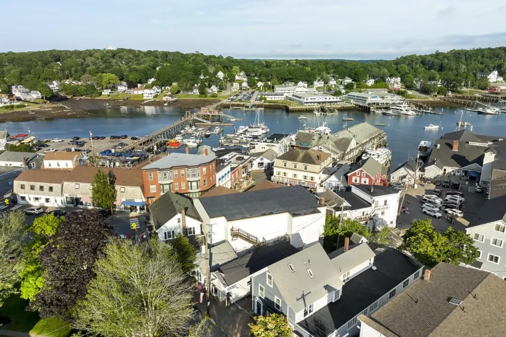 10 Mckown Street Boothbay Harbor ME 04538