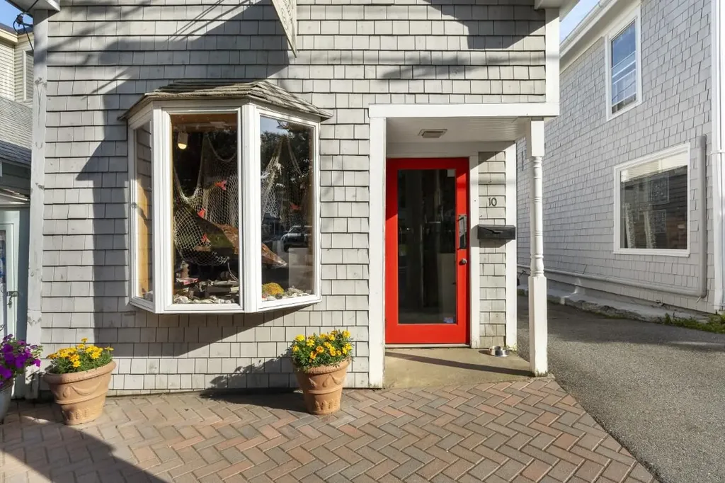 10 Mckown Street Boothbay Harbor ME 04538